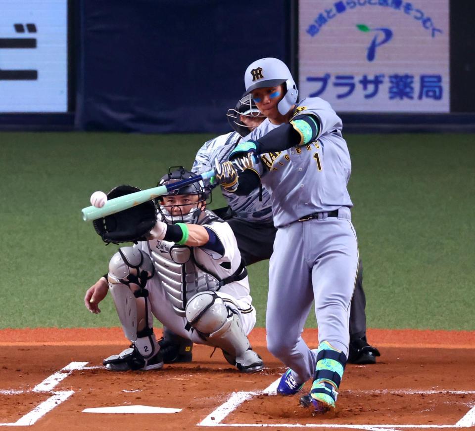 　１回、左中間に二塁打を放つ森下（撮影・山口登）