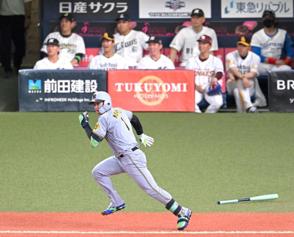 　１回、二塁打を放つ森下（撮影・飯室逸平）