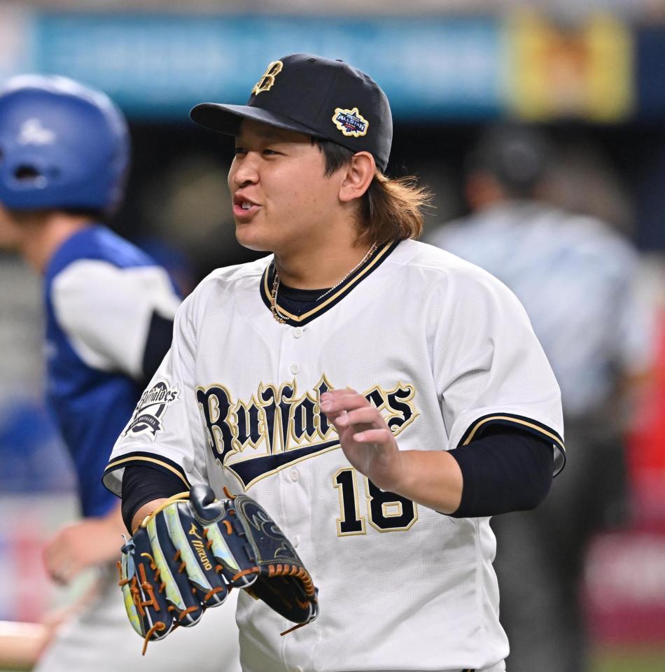 　２回を投げ終え、笑顔を見せる宮城（撮影・西田忠信）