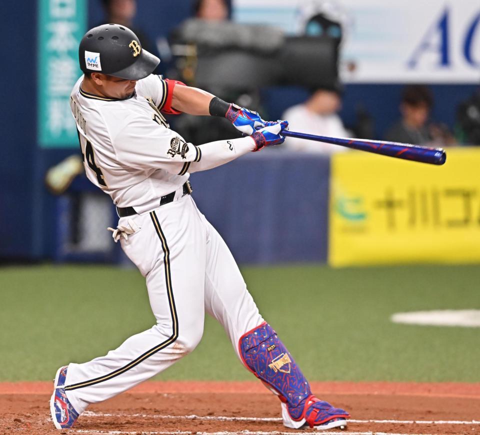 　３回、３ランを放つホームランを放つ頓宮（撮影・西田忠信）