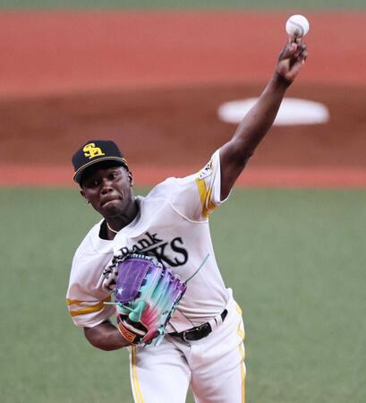 　左で投げ込むモイネロ