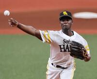 　右で投げるモイネロ