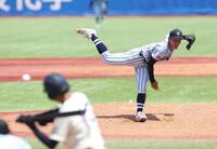 　８回から２イニングに登板した東海大菅生・藤平（撮影・佐々木彰尚）