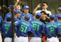 　シートノックを終え、声出しをする森下（撮影・田中太一）