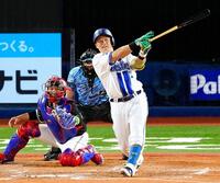 　２回、牧が三塁内野安打を放つ。捕手寺地