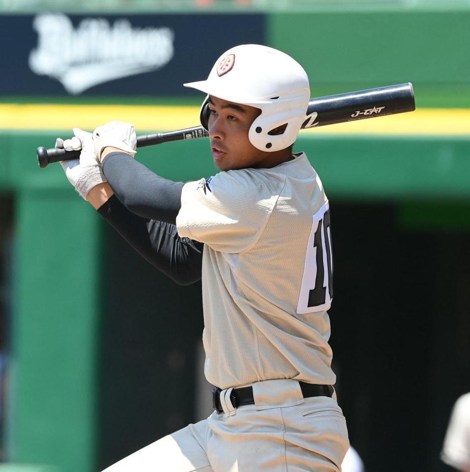 　９回、サヨナラ打を放つ代打の小野・松井敬悟（撮影・西田忠信）