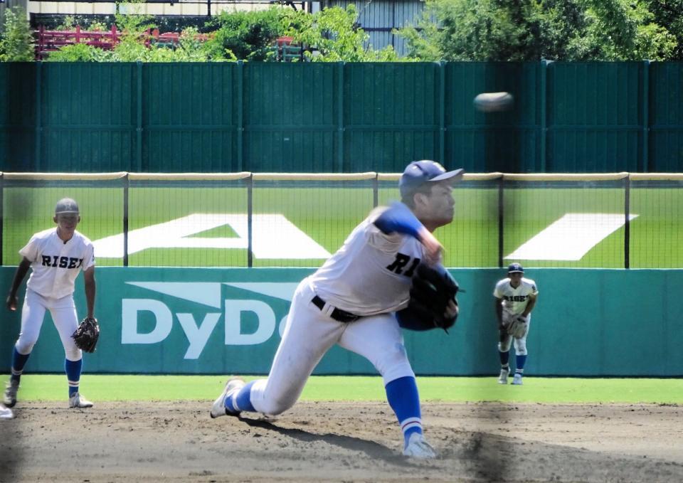 　先発し６回無失点の履正社・今井珀翔