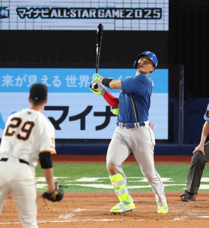 　４回、ソロを放つ清宮幸（撮影・金田祐二）