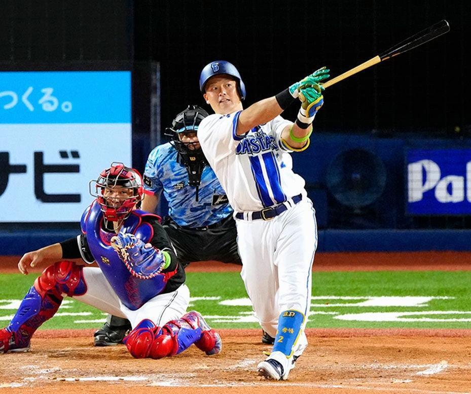 　２回、牧が三塁内野安打を放つ。捕手寺地