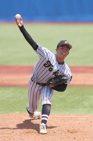 　８回から登板した藤平（撮影・佐々木彰尚）