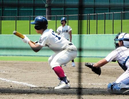 　サヨナラスクイズを決めた大阪桐蔭・黒川