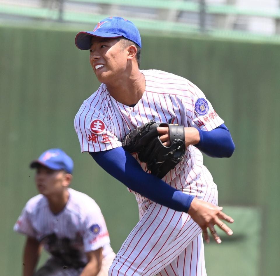 　力投する山村学園・横田（撮影・園田高夫）