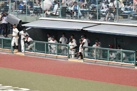 　タイブレークに備える崇徳ナイン