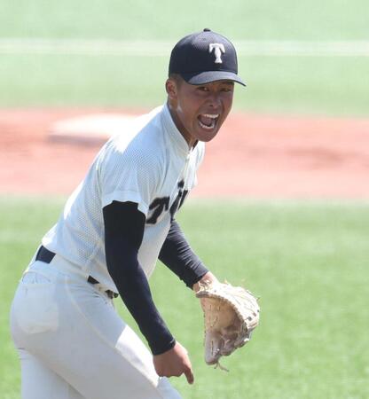 　気迫のピッチングで履正社打線を７回１失点に抑えた大阪桐蔭・中野大虎（撮影・中田匡峻）