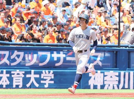 　５回、逆転３ランを放った横浜・奥村頼人（撮影・石井剣太郎）