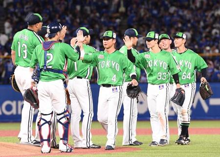 　５連勝を挙げたヤクルトナイン（撮影・園田高夫）