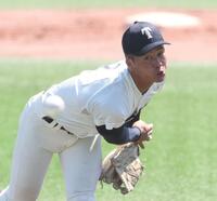 　力投する先発の大阪桐蔭・中野大虎（撮影・中田匡峻）