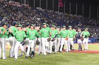 　５連勝を挙げたヤクルトナイン（撮影・園田高夫）