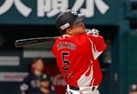 　８回、山川が右越えに３ランを放つ
