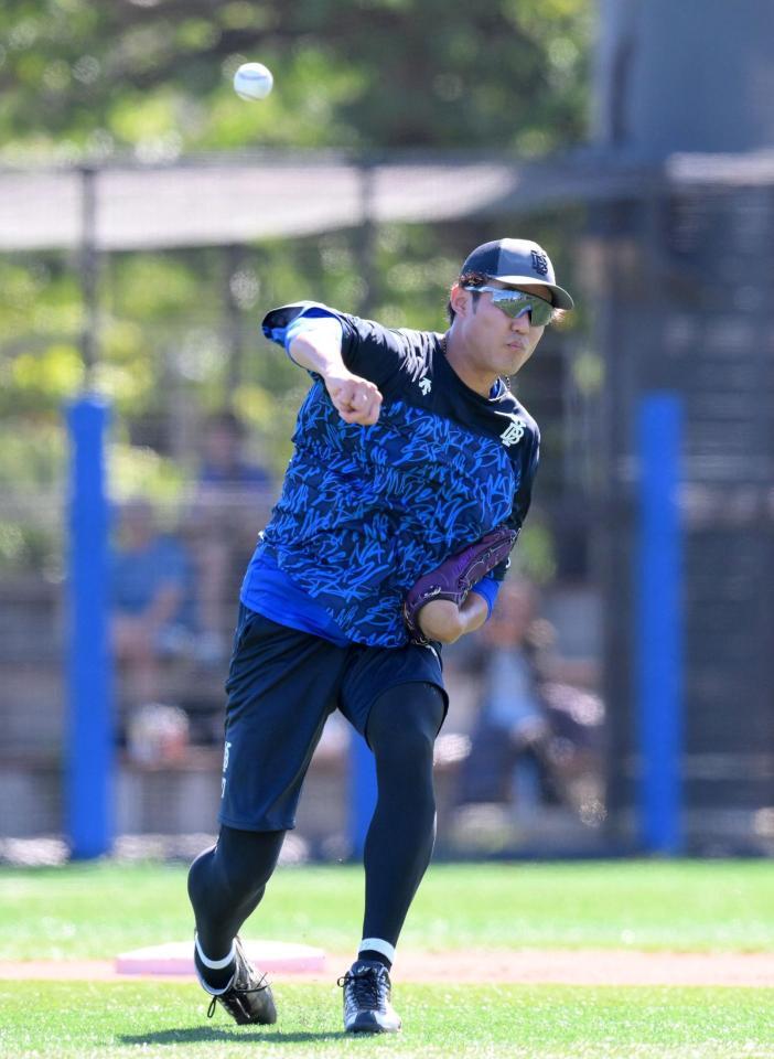 　試合前、キャッチボールをする藤浪（撮影・伊藤笙子）