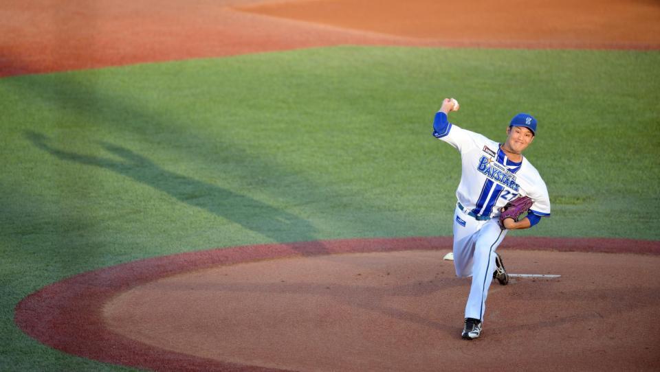 　西日を受けながら力投する藤浪（撮影・伊藤笙子）