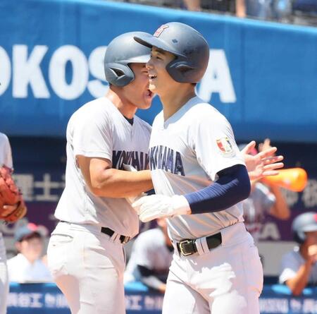 横浜　奥村頼２打席連発で逆転星　準々決勝救われ涙のエースが今度は打で救世主