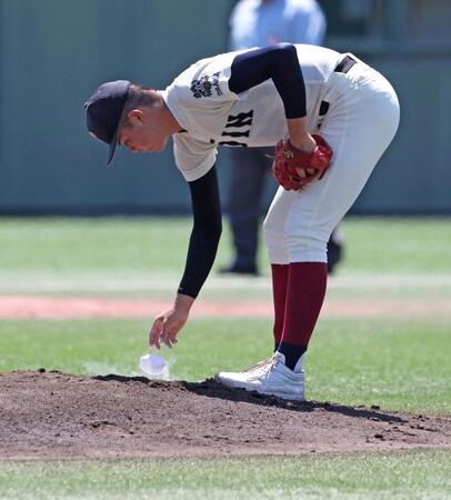 　２回、先制となる２点適時二塁打を浴びた大阪桐蔭・森陽樹（撮影・中田匡峻）