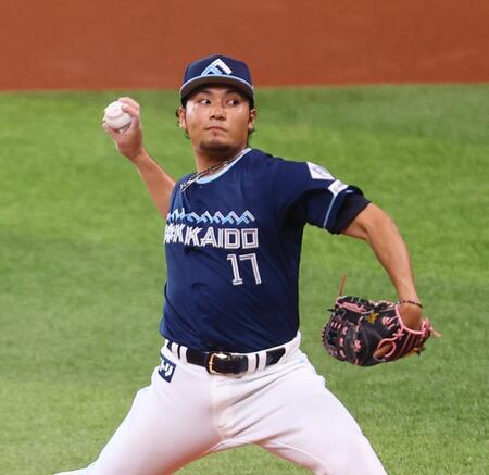 日本ハム　伊藤大海にまさかのハプニング　ピッチャーライナーを好捕→球審が投げたボールが直撃　思わず苦笑い