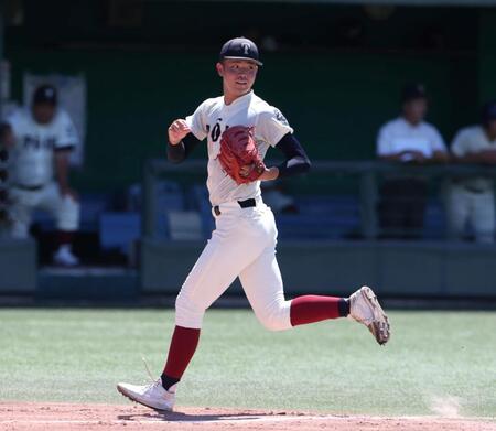 　２回、先制の２点適時二塁打を浴びた大阪桐蔭・森陽樹（撮影・中田匡峻）