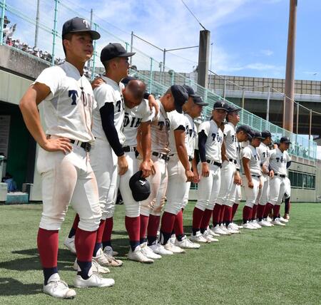 　東大阪大柏原に敗れ、甲子園出場がかなわなかった大阪桐蔭ナイン（撮影・中田匡峻）