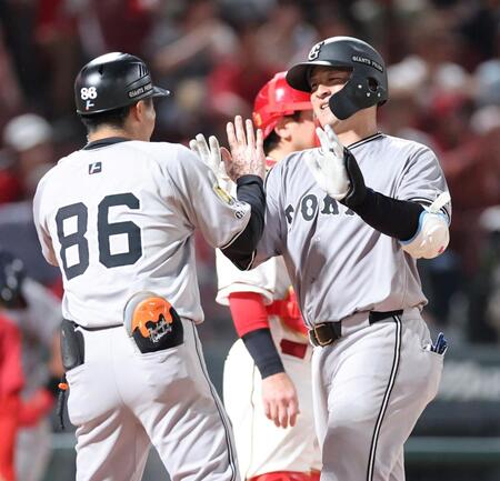 巨人が３連勝で５割復帰　岸田が２安打３打点　７投手の継投策で広島の反撃をかわす