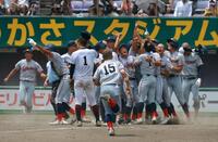 　サヨナラ勝ちで甲子園を決めた京都国際ナイン（撮影・石湯恒介）
