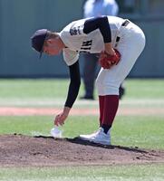 　２回、先制となる２点適時二塁打を浴びた大阪桐蔭・森陽樹（撮影・中田匡峻）