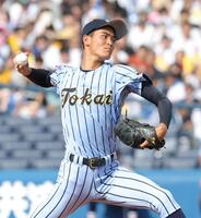 　６回、力投する東海大相模・福田拓翔（撮影・西岡正）