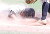 　７回、同点適時内野安打を放った大阪桐蔭・吉野颯真（撮影・中田匡峻）