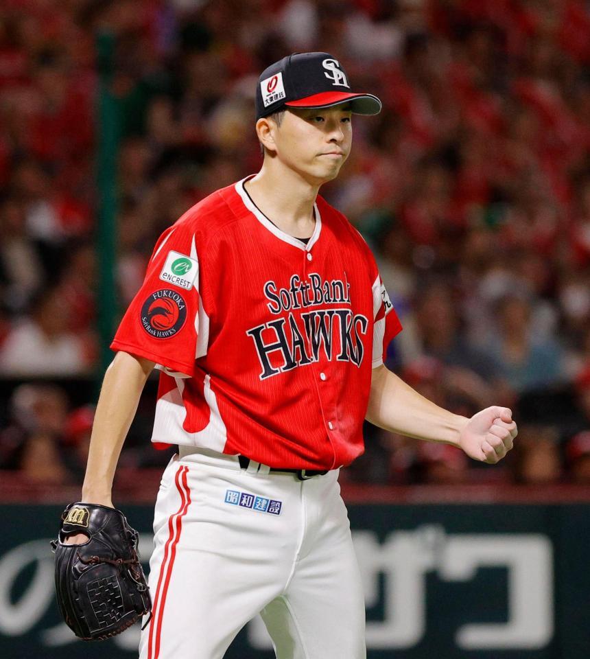 　８回、中川を遊ゴロに仕留めガッツポーズする大関