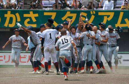 昨夏王者の京都国際が劇的サヨナラ　猪股値千金打！夏連覇へ「優勝旗を返して、もう一度取り戻したい」