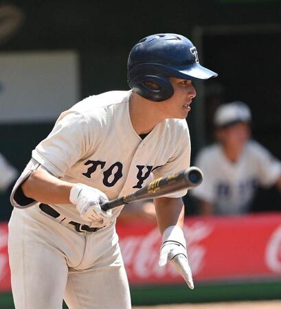 　３回、適時打を放つ東洋大姫路・高田瑠心（撮影・西田忠信）