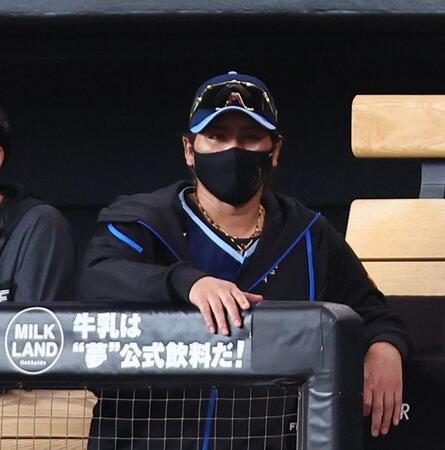 日本ハム・新庄監督が再び粉の出すぎないロジンバッグ開発を要請「お互いに良くない」ロジン対決の前日試合でマウンド真っ白の珍現象