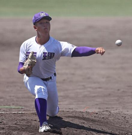 　２番手で登板する天理・橋本桜佑（撮影・中田匡峻）