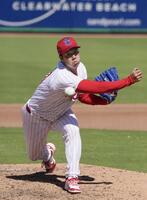 　ヤクルトと契約合意した青柳（共同）