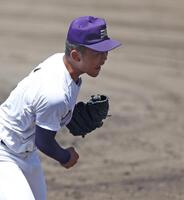 　２回、ピンチで智弁学園・中辻優斗を右飛に抑え、ほえる天理・松村晃大（撮影・中田匡峻）