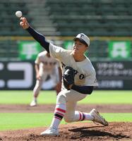 　力投する先発の東洋大姫路・木下鷹大（撮影・西田忠信）