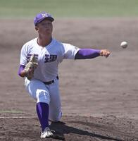 　２番手で登板する天理・橋本桜佑（撮影・中田匡峻）