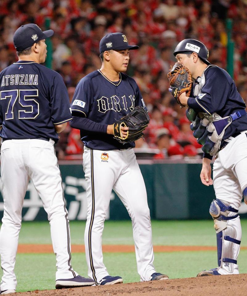 　２回、柳町に先制打を許した東松（中央）