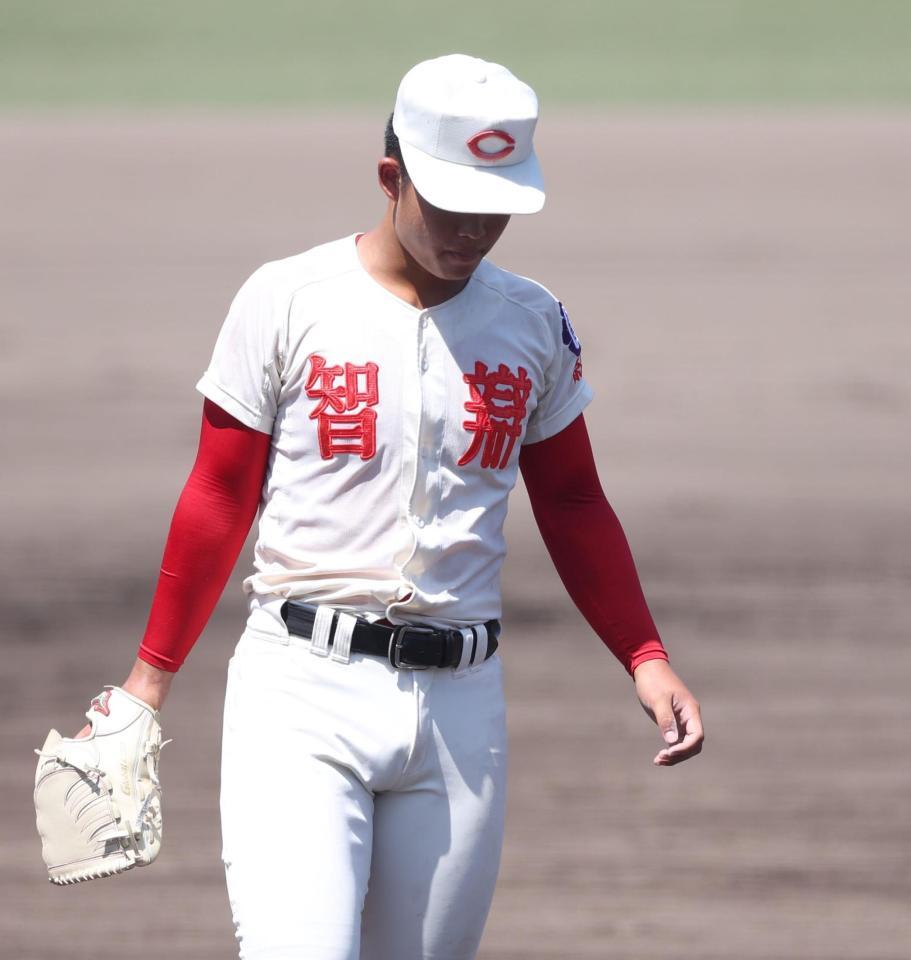 　２回、天理・松村晃大に逆転３ランを浴び、うつむく智弁学園・杉本真滉（撮影・中田匡峻）