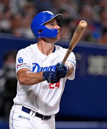 　４回、ボスラーが右越えに３ランを放つ