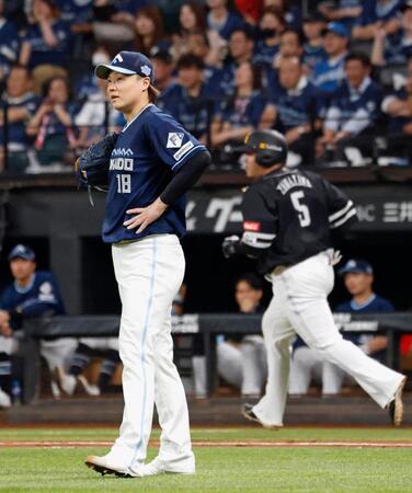 　４回、山川（奥）に３ランを浴びた先発の山崎