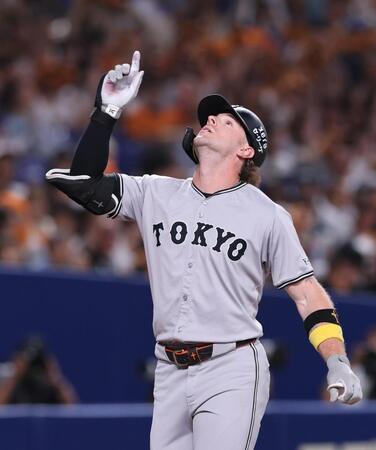 　１回、先制３ランを放ち生還するキャベッジ