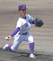 　力投する天理先発の松村（撮影・中田匡峻）